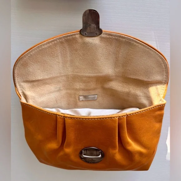 Marc Jacobs Caramel Leather Clutch bag with Silver Metal Hardware - Picture 6 of 14